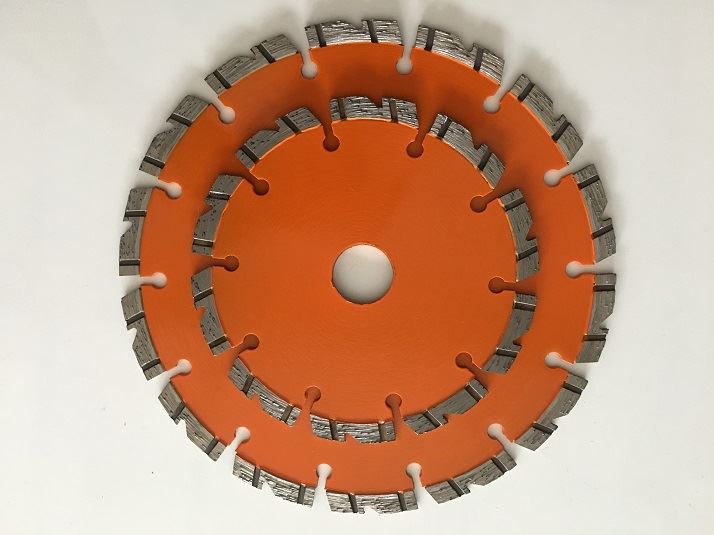 Segmented Turbo Blade with V-Shape Segmented Turbo Blade with V-Shape